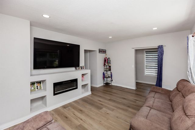 2326 Des Moines Street, Des Moines, IA 50317