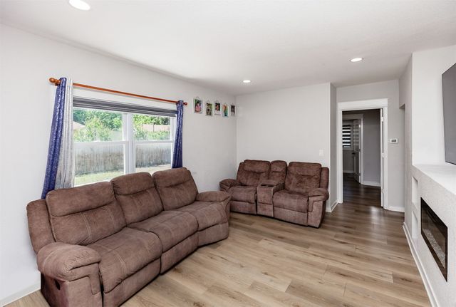 2326 Des Moines Street, Des Moines, IA 50317