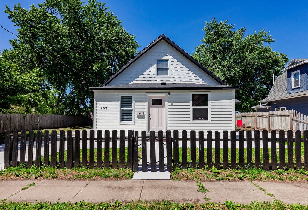 2326 Des Moines Street, Des Moines, IA 50317