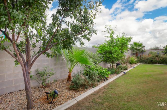 12319 Ashlyn Drive, Bakersfield, CA 93311