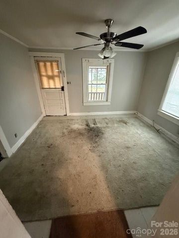 601 S College Street, Dallas, NC 28034