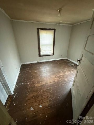 601 S College Street, Dallas, NC 28034