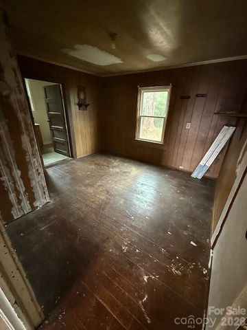 601 S College Street, Dallas, NC 28034