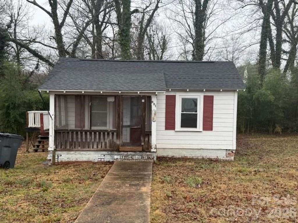 601 S College Street, Dallas, NC 28034