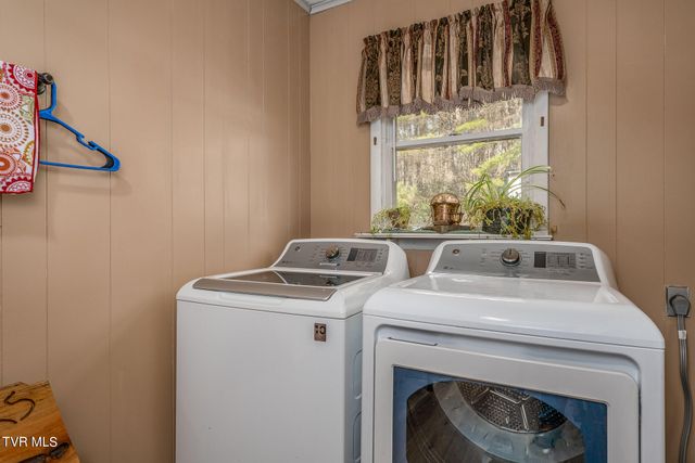 557 Waddell Road, Mountain City, TN 37683