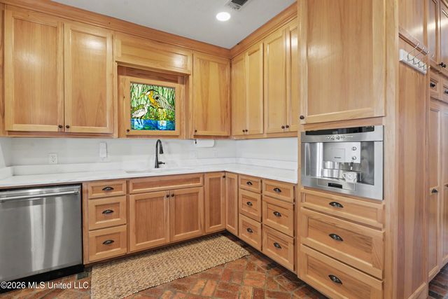 106 Ashwood Drive, Pass Christian, MS 39571