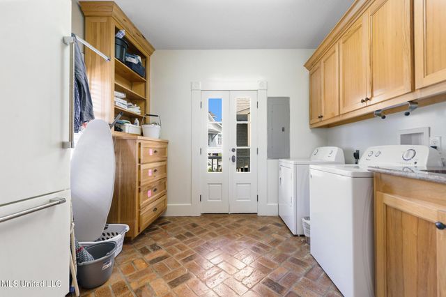 106 Ashwood Drive, Pass Christian, MS 39571