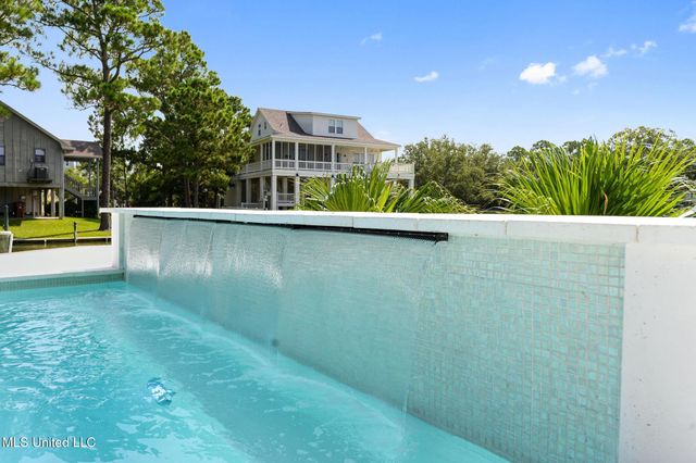 106 Ashwood Drive, Pass Christian, MS 39571