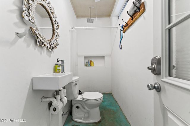 106 Ashwood Drive, Pass Christian, MS 39571