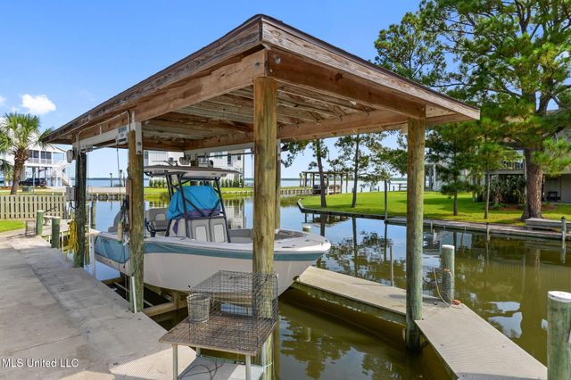 106 Ashwood Drive, Pass Christian, MS 39571