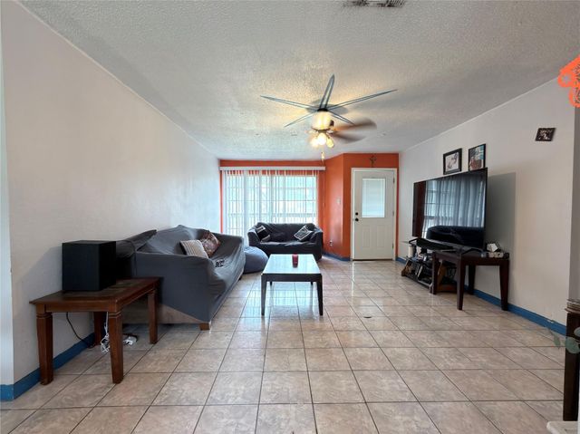 2512 E Stassney LN, Austin, TX 78744