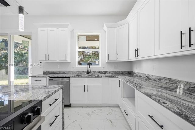 6050 N Moss Cir, La Belle, FL 33935