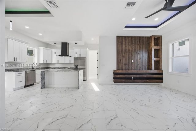 6050 N Moss Cir, La Belle, FL 33935