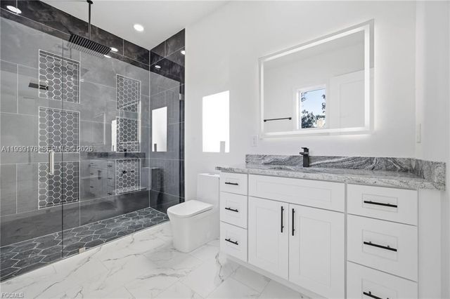 6050 N Moss Cir, La Belle, FL 33935