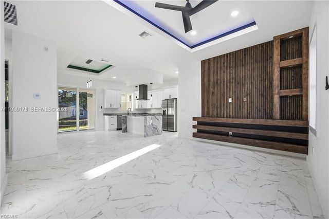 6050 N Moss Cir, La Belle, FL 33935