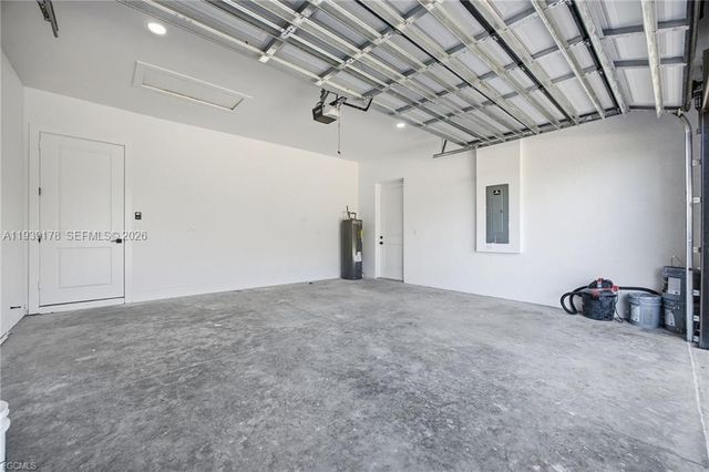 6050 N Moss Cir, La Belle, FL 33935