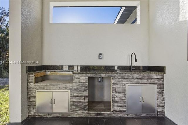 6050 N Moss Cir, La Belle, FL 33935