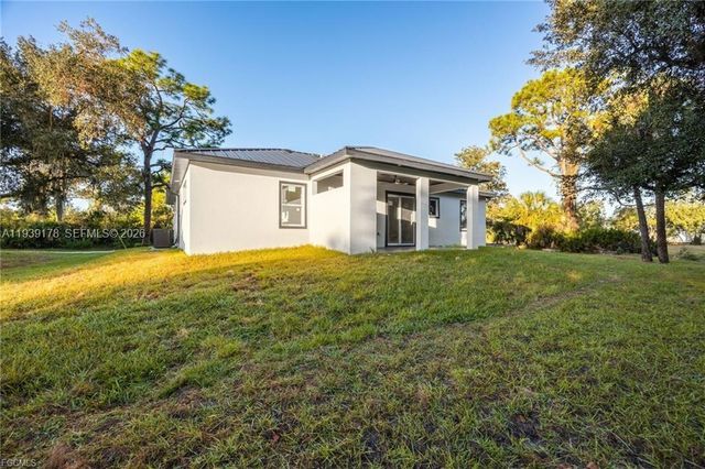 6050 N Moss Cir, La Belle, FL 33935