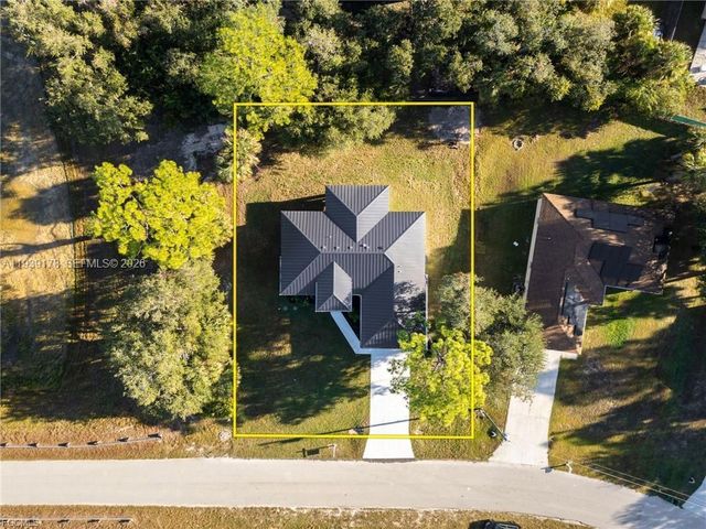 6050 N Moss Cir, La Belle, FL 33935