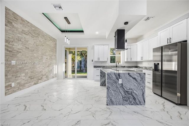 6050 N Moss Cir, La Belle, FL 33935