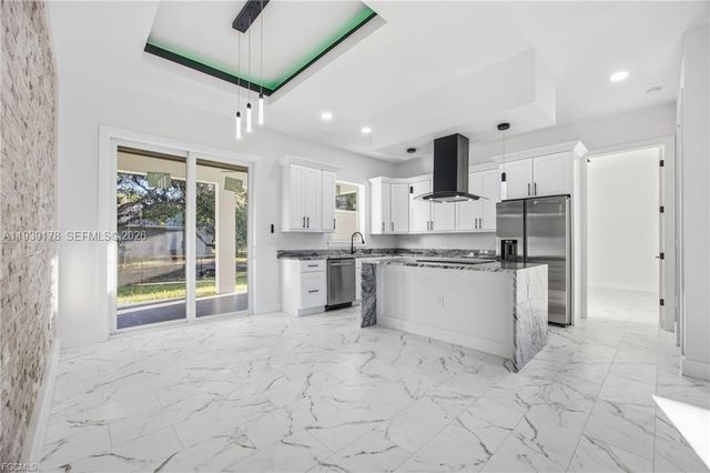 6050 N Moss Cir, La Belle, FL 33935