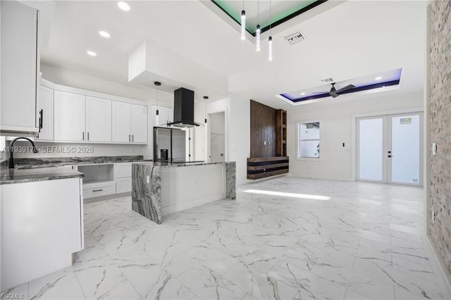 6050 N Moss Cir, La Belle, FL 33935