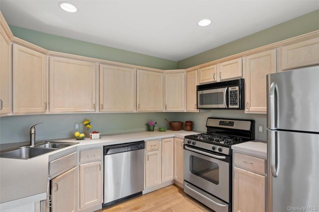 46 Summerfield Lane N, Aquebogue, NY 11901