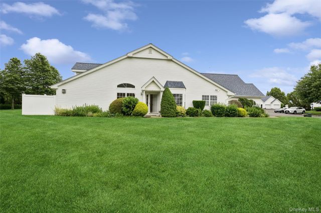 46 Summerfield Lane N, Aquebogue, NY 11901