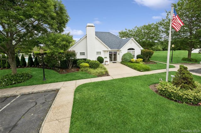46 Summerfield Lane N, Aquebogue, NY 11901
