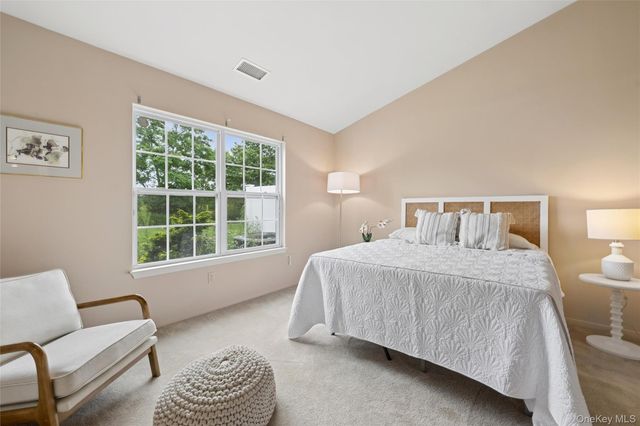 46 Summerfield Lane N, Aquebogue, NY 11901