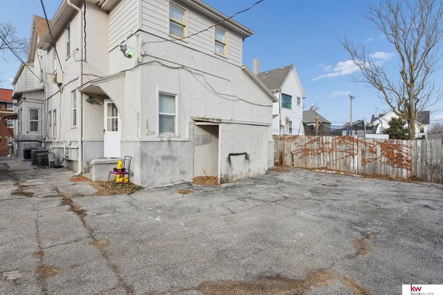 1305 S 32nd Street, Omaha, NE 68105