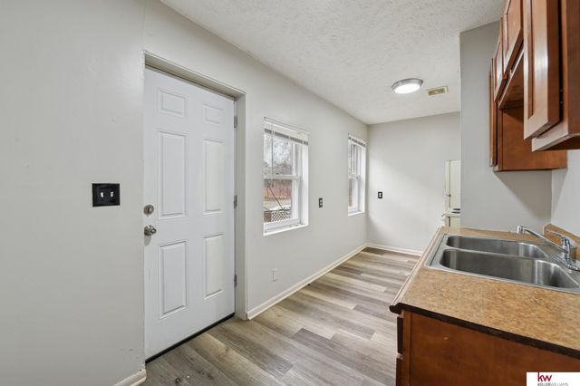 1305 S 32nd Street, Omaha, NE 68105