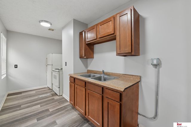 1305 S 32nd Street, Omaha, NE 68105