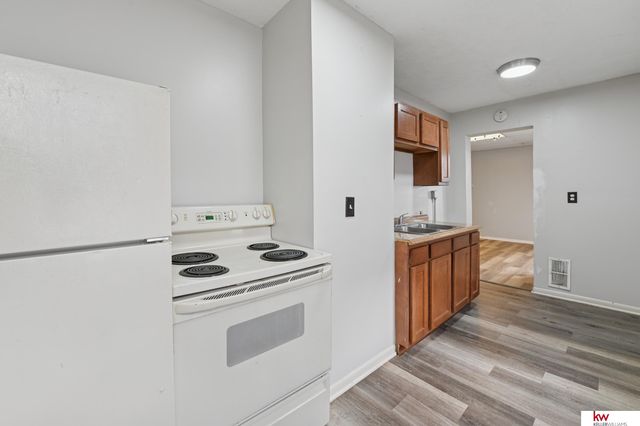 1305 S 32nd Street, Omaha, NE 68105