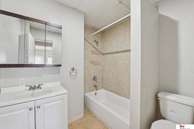 1305 S 32nd Street, Omaha, NE 68105