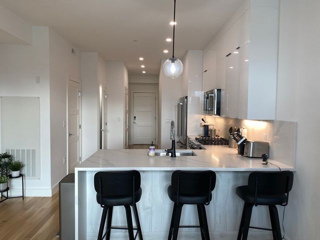 28 South Street 404, Somerville, MA 02143