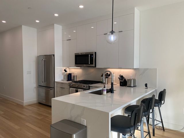 28 South Street 404, Somerville, MA 02143