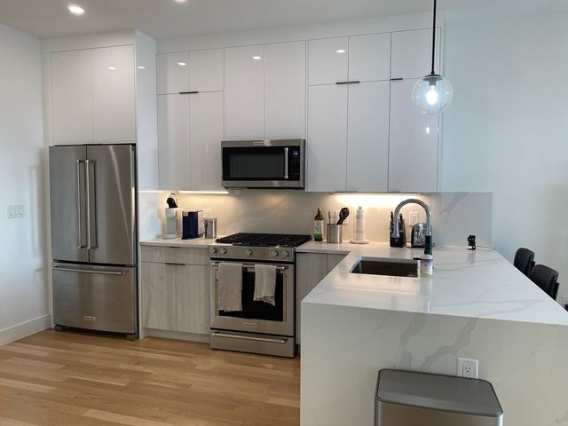 28 South Street 404, Somerville, MA 02143