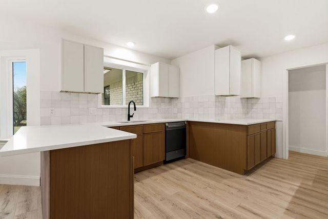 1812 Park Hill Drive, Arlington, TX 76012