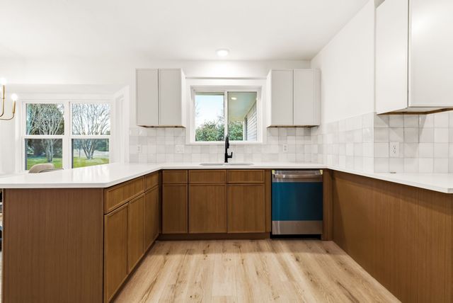 1812 Park Hill Drive, Arlington, TX 76012