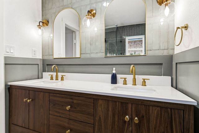 1812 Park Hill Drive, Arlington, TX 76012