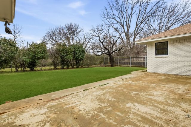 1812 Park Hill Drive, Arlington, TX 76012