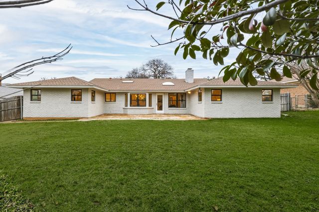 1812 Park Hill Drive, Arlington, TX 76012