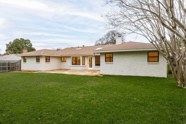 1812 Park Hill Drive, Arlington, TX 76012