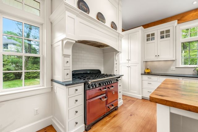 41 Longmeadow Road, Wellesley, MA 02482
