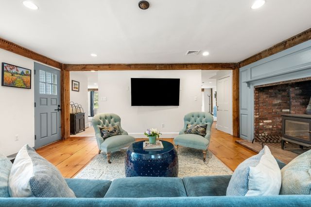 41 Longmeadow Road, Wellesley, MA 02482