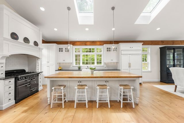 41 Longmeadow Road, Wellesley, MA 02482