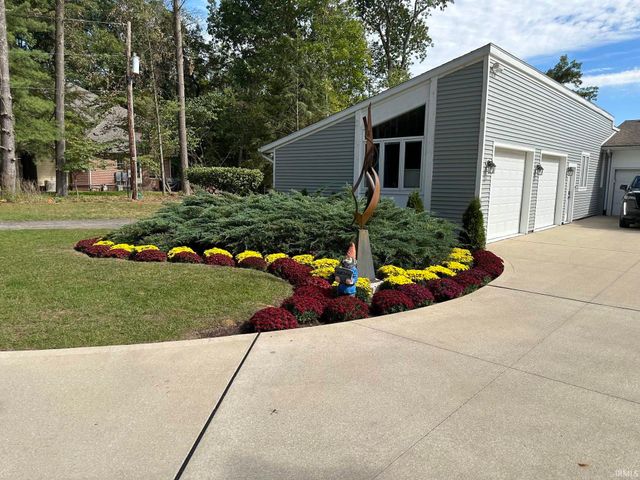 50800 Lilac Road, South Bend, IN 46628