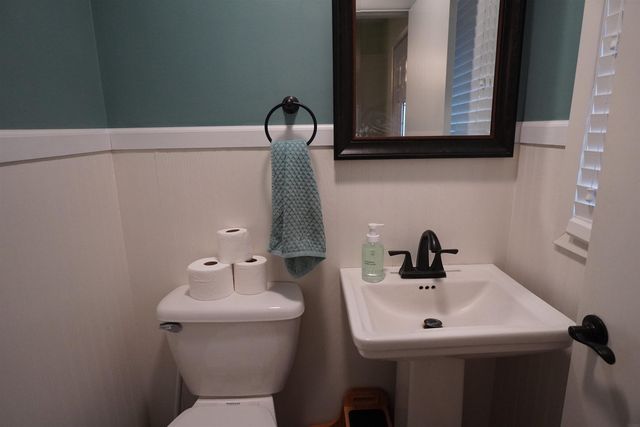 104 Hilltop Drive, Charles City, IA 50616