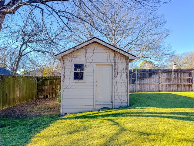 2013 Glenwood Circle, Corsicana, TX 75110